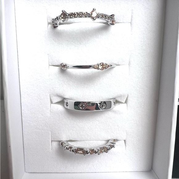 Bomb Party Lux Bands 2024 Size7- Elevated Queen Moves. 4 Band In rhodium plating - Picture 2 of 2